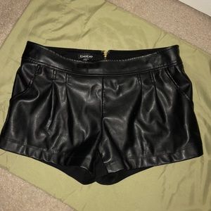 bebe | Faux Leather Zip Shorts